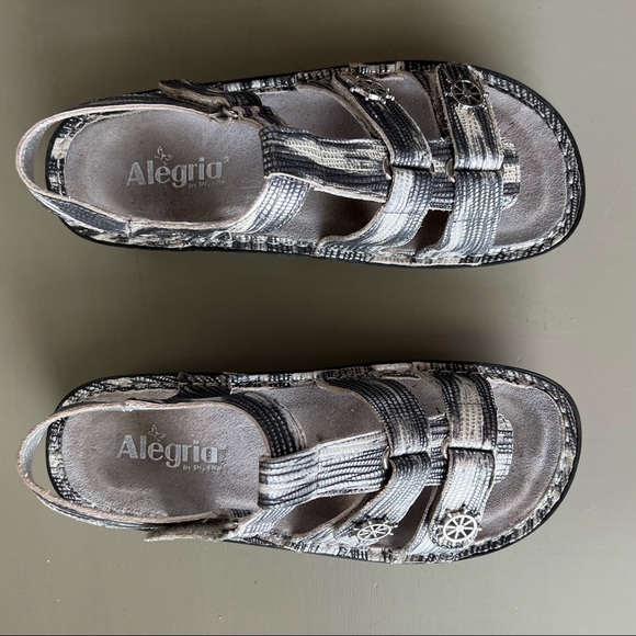 Algeria Viena Silver Metallic Leather Sandals Size 38 EU 7.5 US - Picture 2 of 8